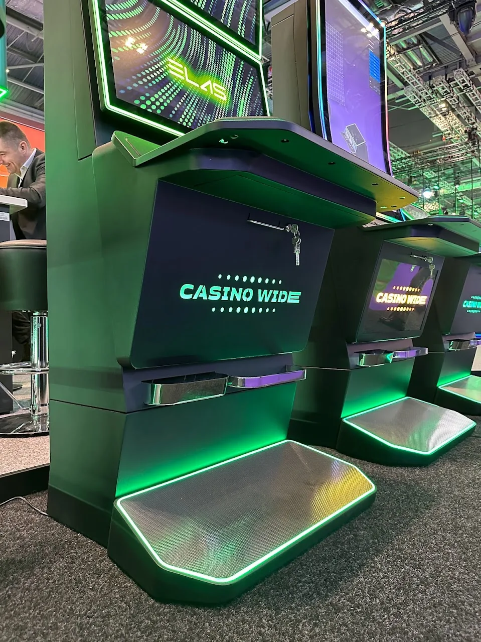 Casino Wide cabinet, lit base